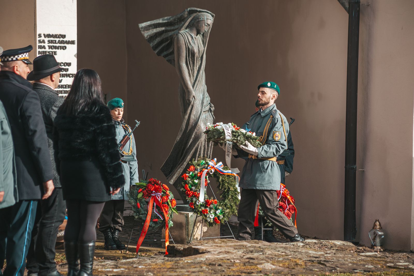 Pietny akt kladenia vencov - 81. výročie oslobodenia mesta Kežmarok
