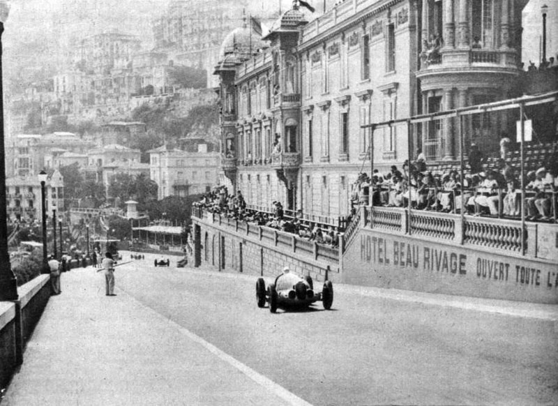 Rýchle monoposty v úzkych uličkách Monte Carla 1937