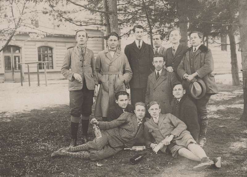 Ilustračná fotka absolventov tkáčskej školy z roku 1927 (Foto: Múzeum v Kežmarku)