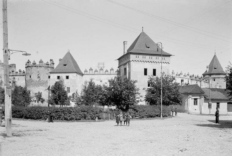 Park pred Kežmarským hradom (foto: Múzeum v Kežmarku)