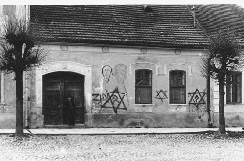 Dom rabína Grünburga po vyčíňaní vandalov (foto: Nora Baráthová)