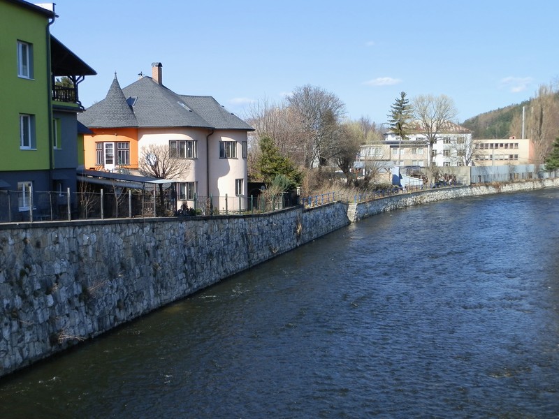 Pohľad na daný úsek v súčasnosti (foto: autor) Pohľad na daný úsek v súčasnosti (foto: autor)