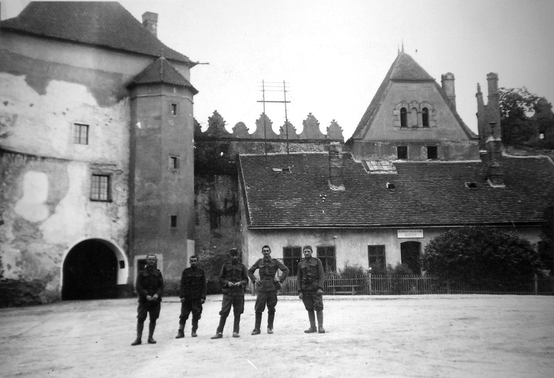Vstupná a obdĺžniková veža z hradného nádvoria (foto: Múzeum v Kežmarku)