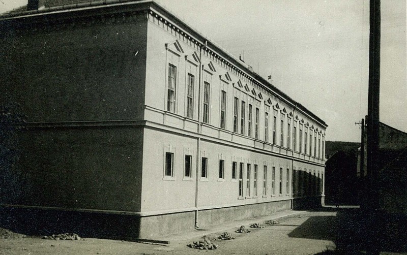 Budova Evanjelickej ľudovej a meštianskej školy (foto: Múzeum v Kežmarku) Budova Evanjelickej ľudovej a meštianskej školy (foto: Múzeum v Kežmarku)
