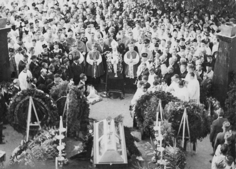 Pohreb Andreja Hlinku v Ružomberku (foto: aktuality.sk, Liptovské múzeum) Pohreb Andreja Hlinku v Ružomberku (foto: aktuality.sk, Liptovské múzeum)