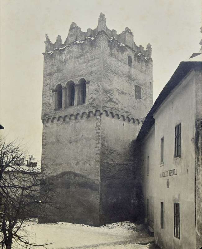 Renesančná zvonica pri kostole sv. Kríža