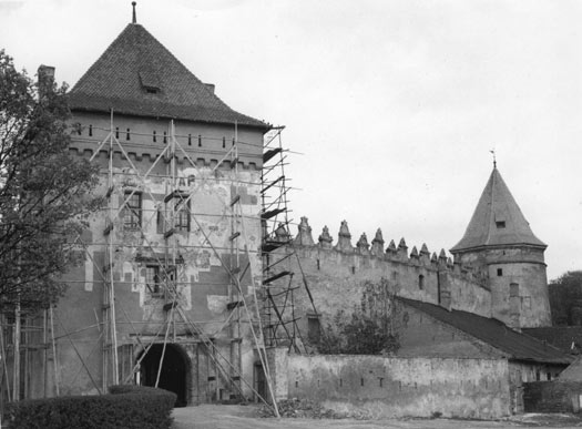 Galéria zostavená z fotografií generálnej rekonštrukcie Kežmarského hradu medzi rokmi 1965 - 1985.