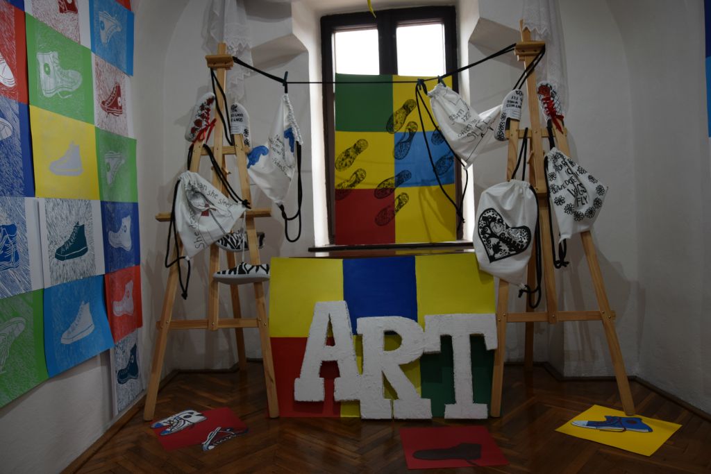Fotogaléria z výstavy žiakov a absolventov ZUŠ Petržalská 21, Kežmarok.